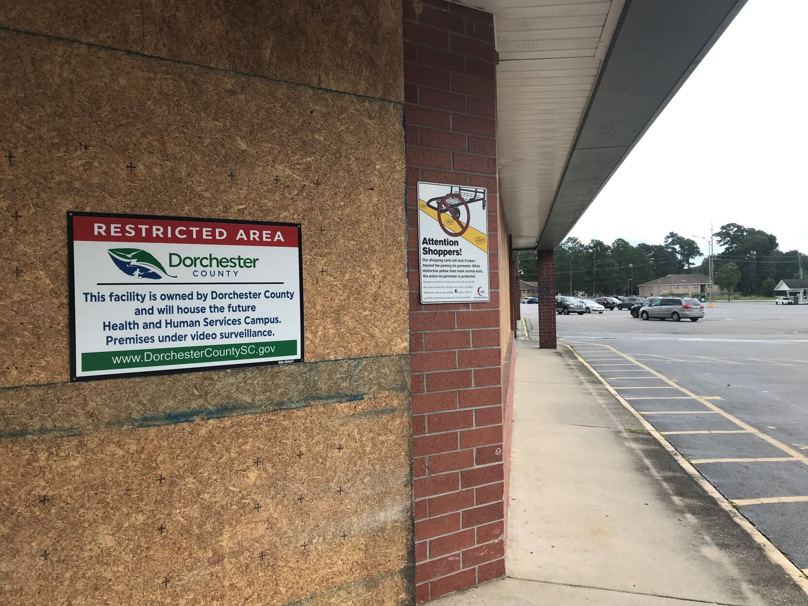 Former Bi-Lo sign